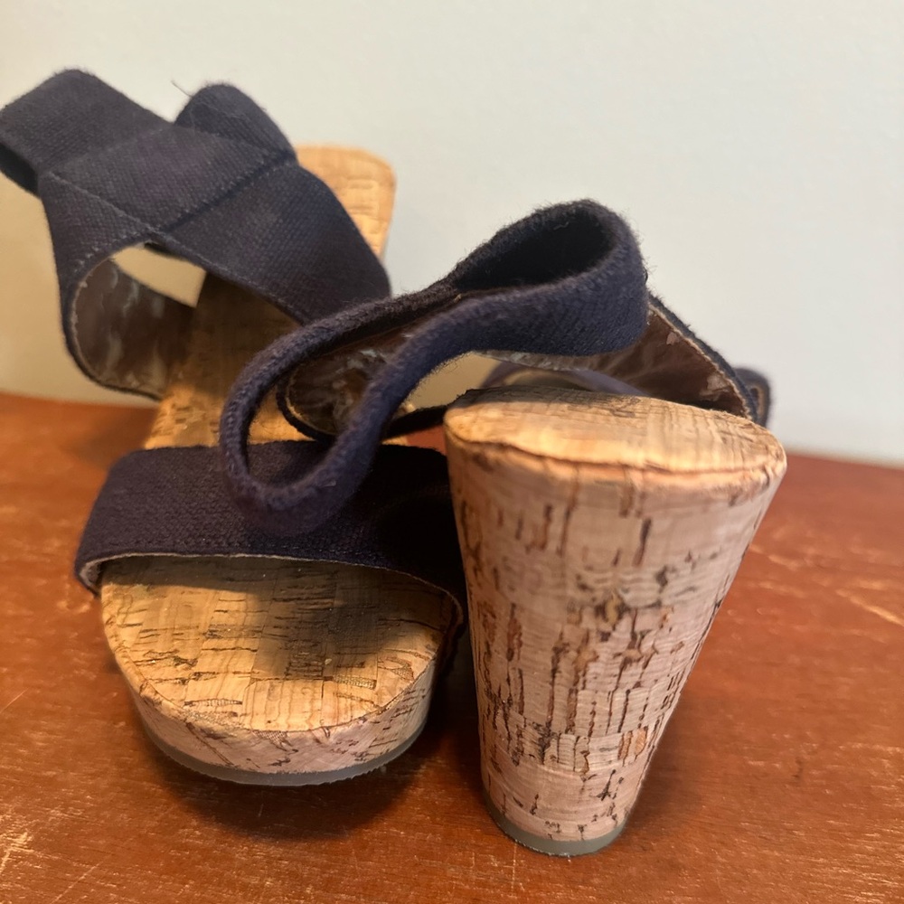 🌼Lucky Brand Navy Wedge Sandals - Picture 7 of 7